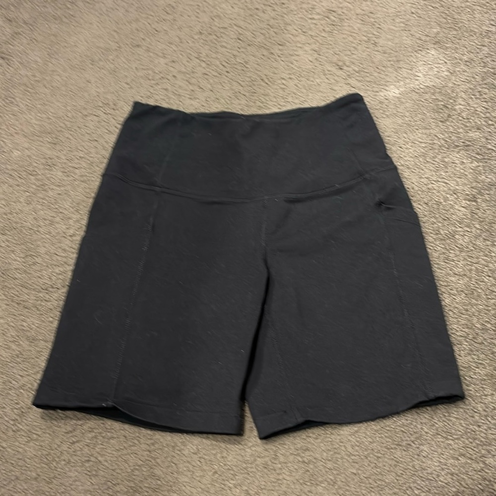 EUC Zella 7 inch bike short with side pockets. No flaws. Compressive